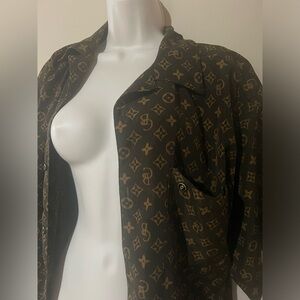 Gender mutual button down